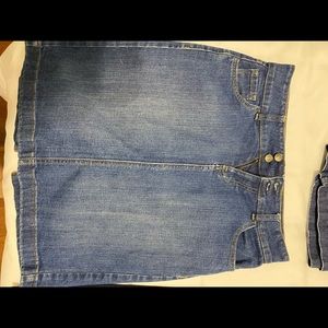 Old navy jean skirt. Size 2